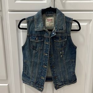 Mossimo Distressed Denim Vest Small